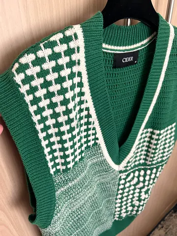 Green and white knitted sleeveless vest (size M) - good condition
