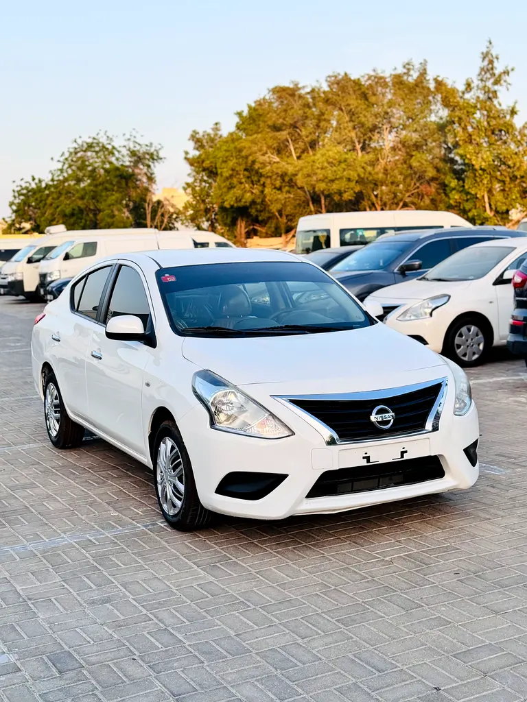 Nissan Sunny 2022 — photo 1 of 11