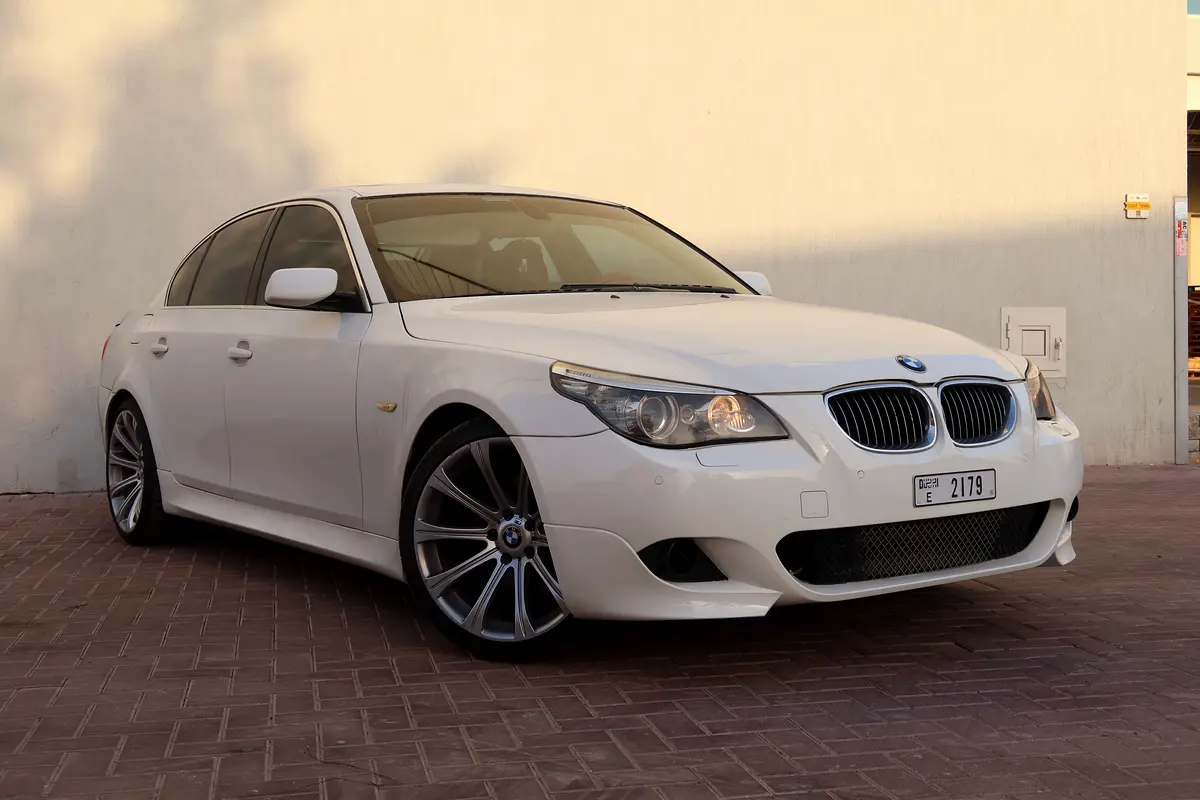 BMW 5-Series 2010 — photo 1 of 20