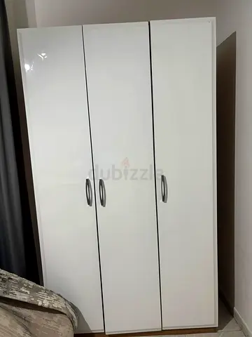 3-Door Wardrobe for Sale – Excellent Condition