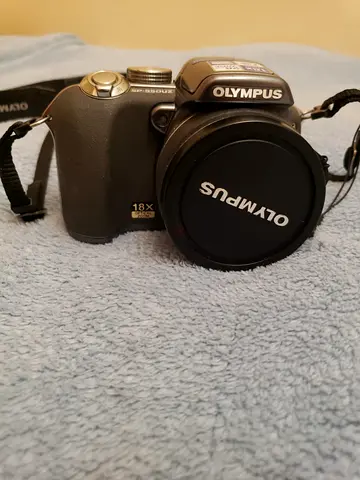 Olympus SP-550UZ. Camera