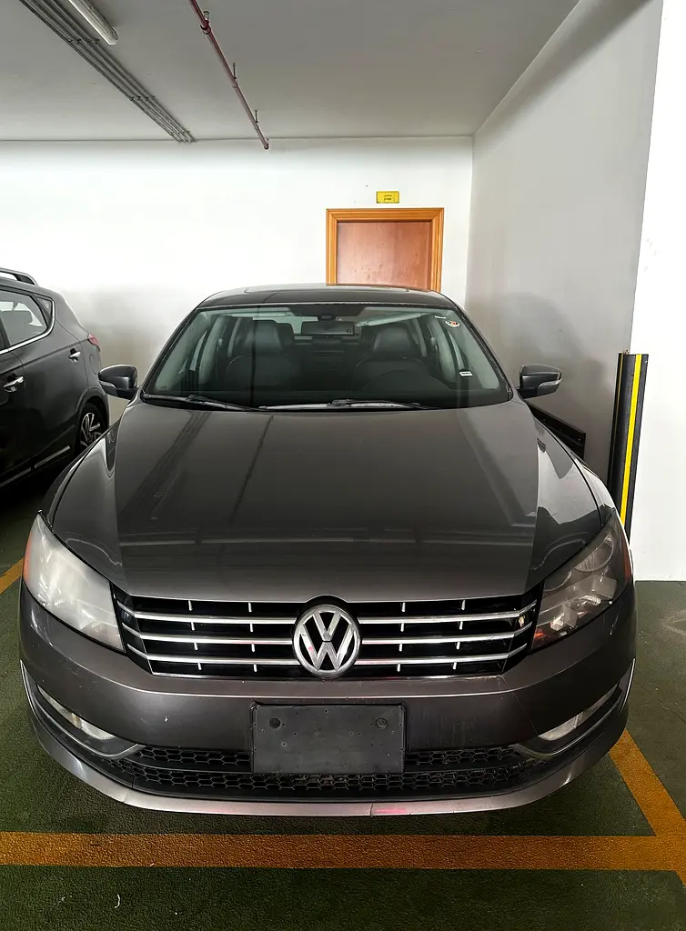 Volkswagen Passat 2015 — photo 1 of 5