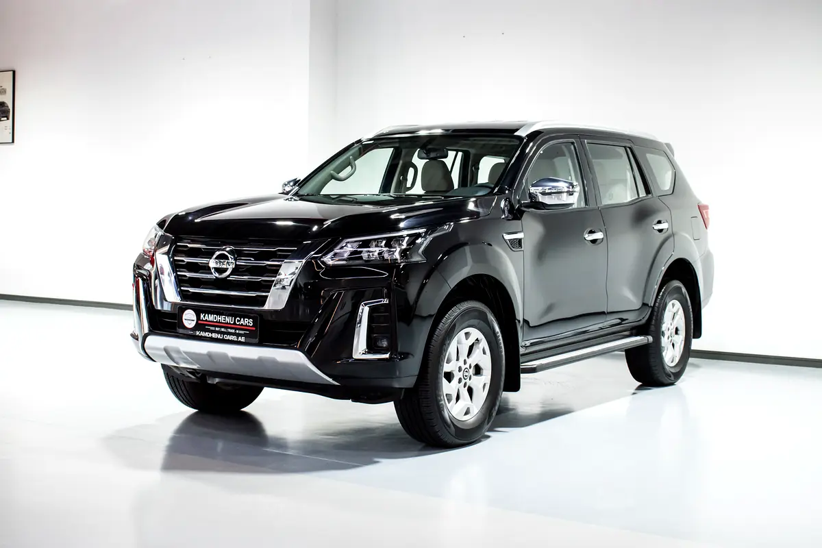 Nissan Xterra 2023 — photo 1 of 17