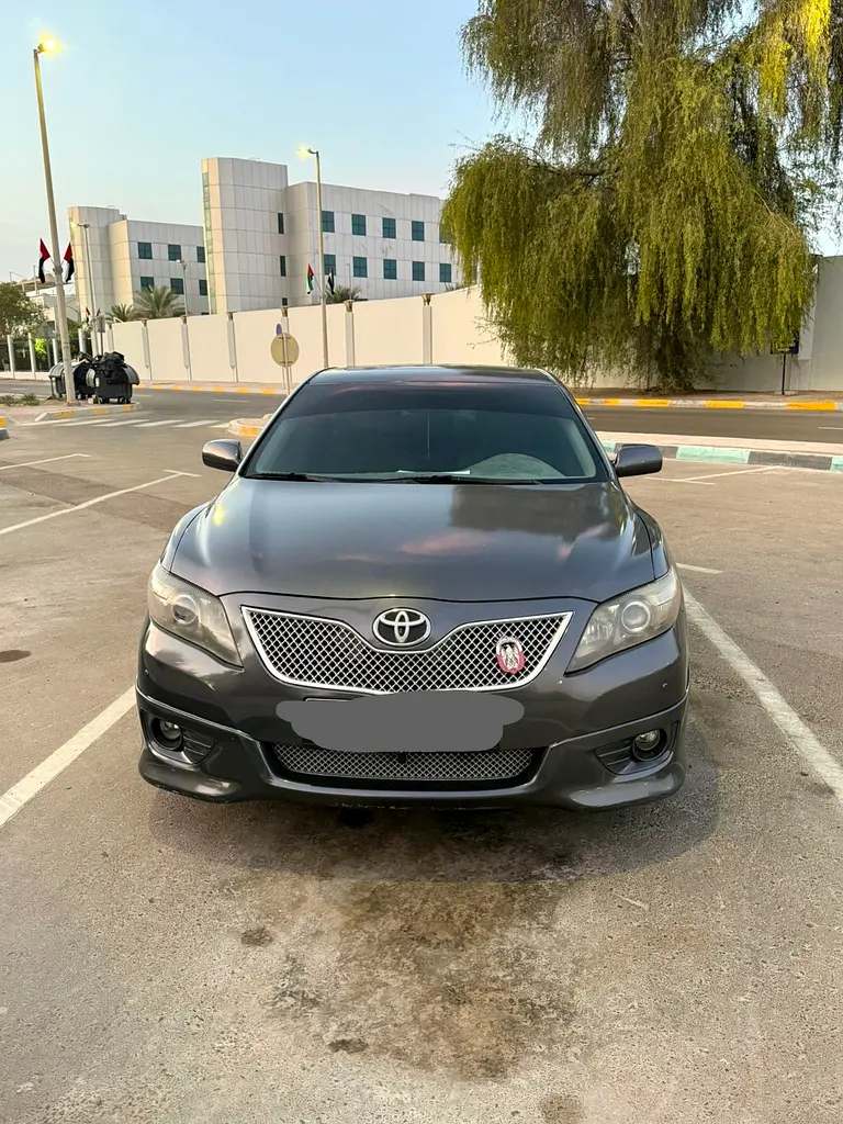 Toyota Camry 2010 — photo 1 of 11