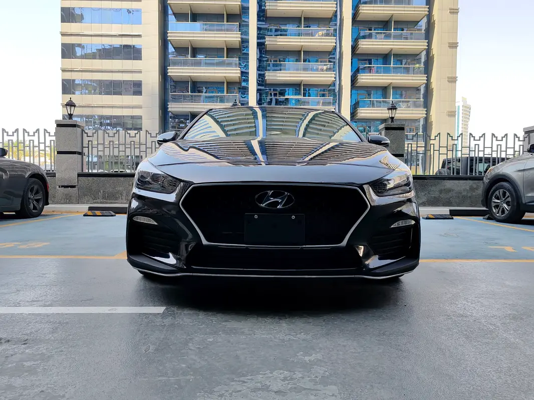 Hyundai Elantra 2020 — photo 1 of 19