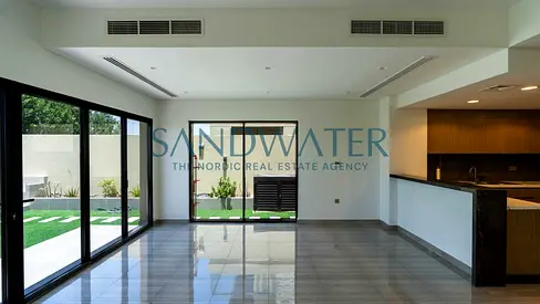 Large Plot | Single Row | Landscaped