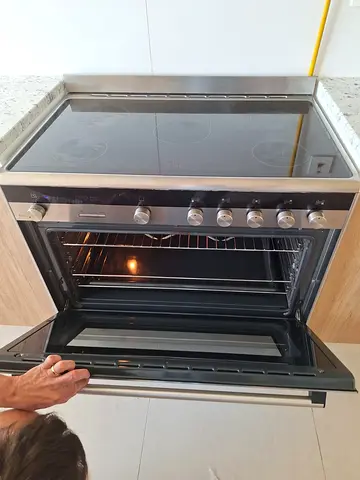 Siemens 5 Ceramic Hobs Cooker HY738357M , 90Cm DELIVERY + WARRANTY
