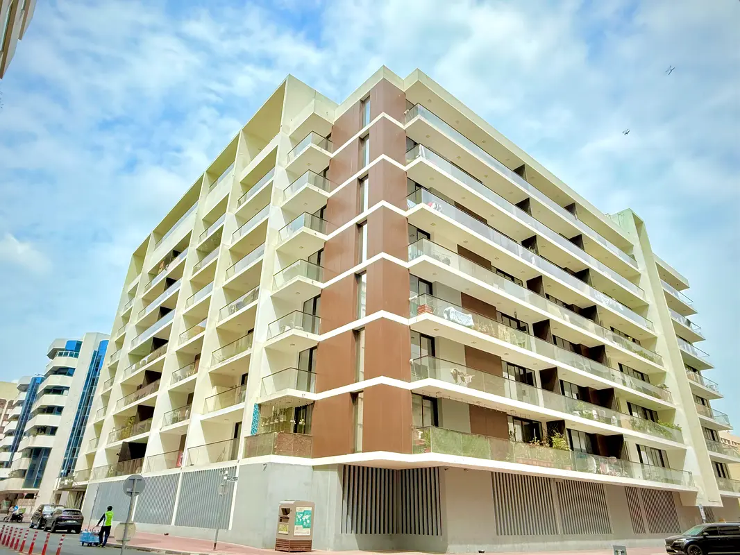 0% COMMISSION CHILLER AC FREE|| ELEGANT LIVING 2BHK | PRIME LOCATION | BRIGHT & AIRY