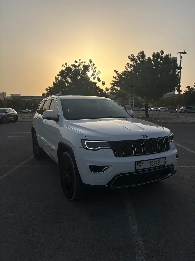 Jeep Grand Cherokee 2021 — photo 1 of 12