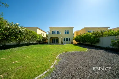 Extended Legacy Large Villa | 3 Bedrooms | Oversized Plot in Jumeirah Park