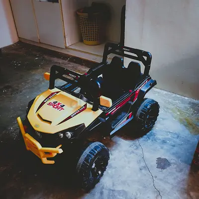 Kids electric Rechargeable car in very good condition. Used only a month