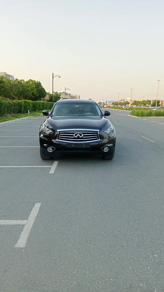 Infiniti QX70 2016 — photo 1 of 20