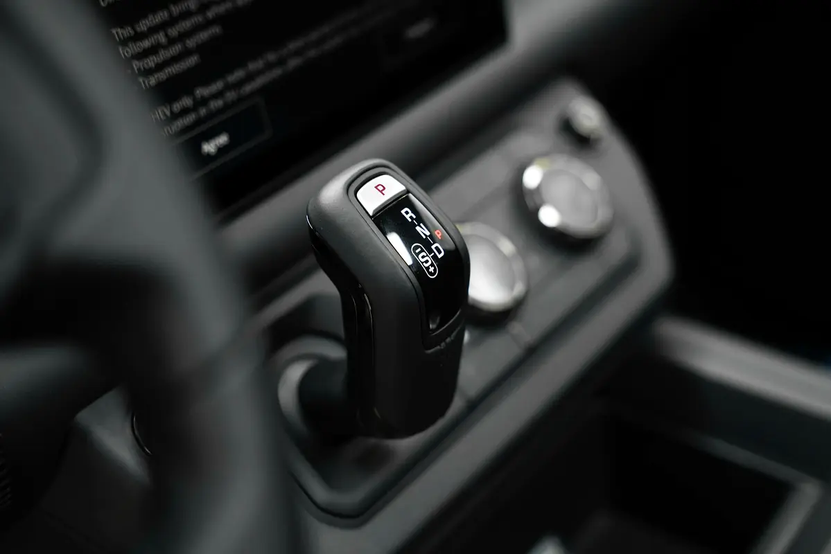 Land Rover Defender 2025