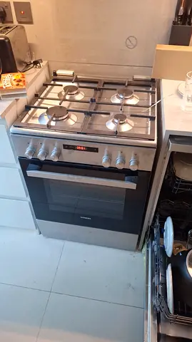Siemens freestanding 4-burner gas cooker with electric oven - excellent  condition