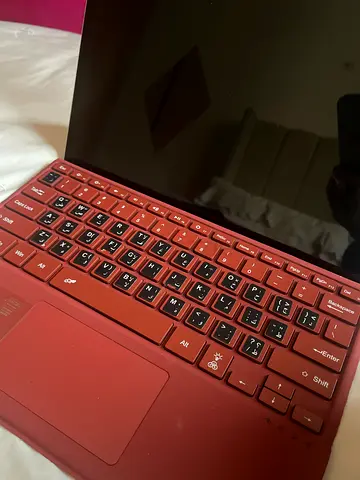 عنوان الإعلان:Microsoft Surface Pro 9 + Keyboard + Pen | Excellent Condition