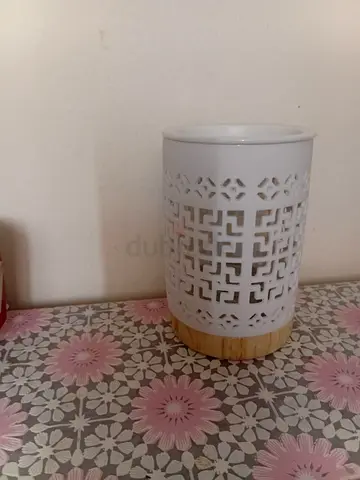 White Ceramic Decorative Candle/Fragrance Holder