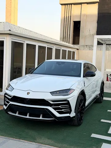 Urus Clean title personal car full service history
