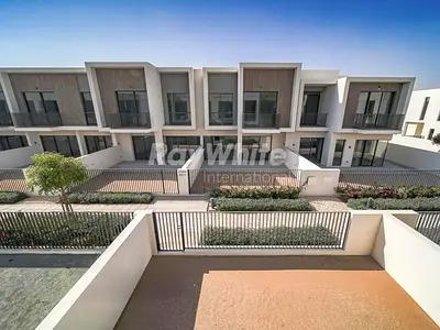 Single Row / On Pocket Park / Close to Pool