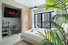 Chic JLT Studio • Lake View + Pool &amp; Metro Access