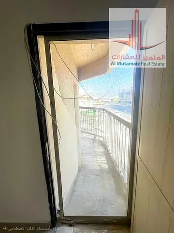 Studio apartment with balcony and separate kitchen for rent in Rawda 3