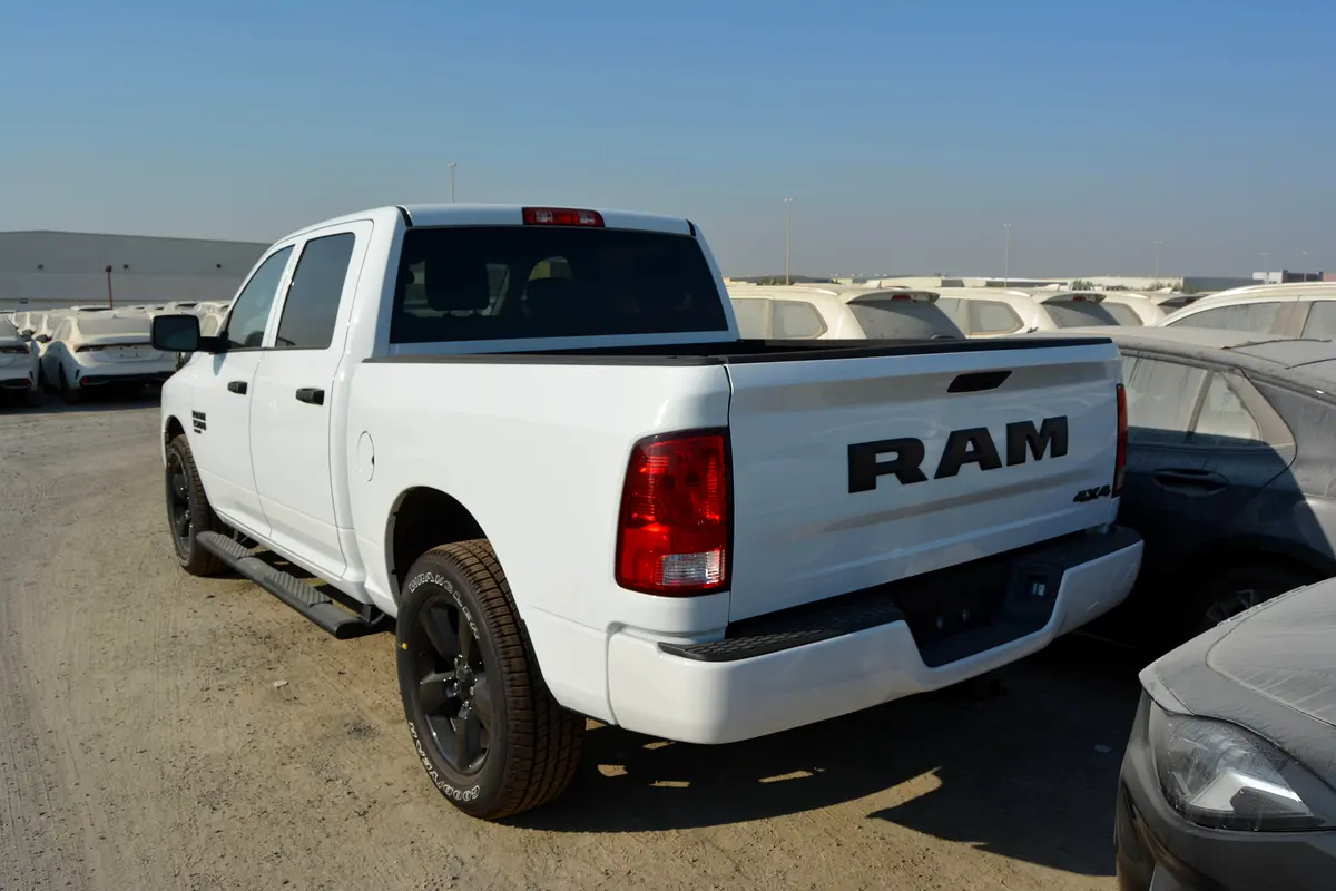 RAM 1500 2023 — photo 1 of 15