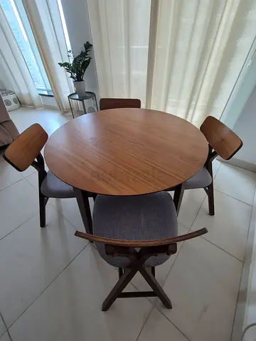 Homecentre 4 Seater Dining Table with 4 Chairs
