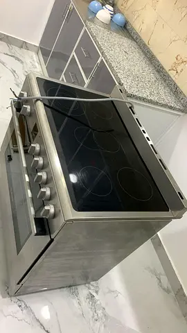 Stainless steel electric ceramic cooker with oven - very good condition