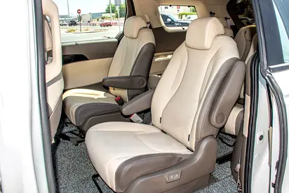 2025 KIA CARNIVAL 照片 10