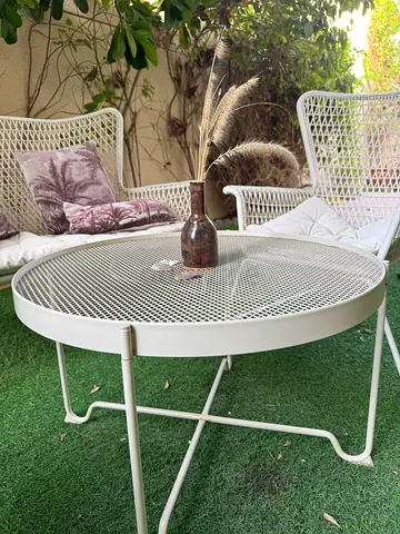 White 6-seat outdoor lounge set with coffee table