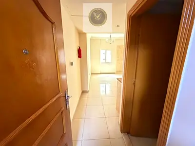 استوديو للايجار بالنهدة الشارقة قرب صحارى مول على مخرج دبي خزائن بالحائط مساحة واسعة شهر مجاني جيم مجاني دفعات مرنة