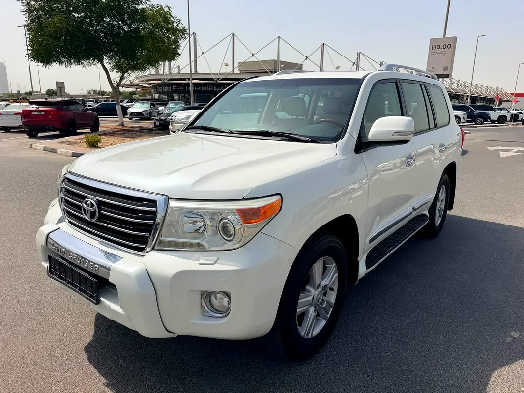 Toyota Land Cruiser 2013 — photo 1 of 20