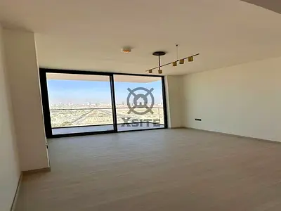 Cozy Living | Unfurnished | High Floor