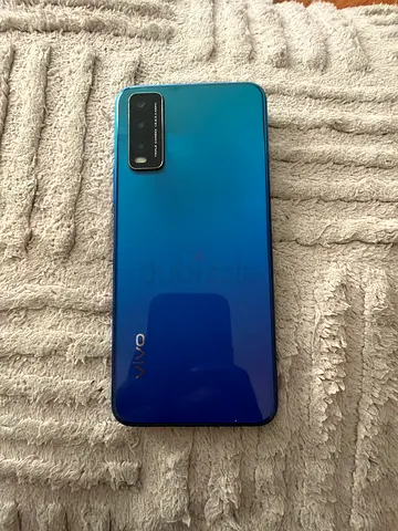 Vivo smartphone in good condition - blue back, triple camera