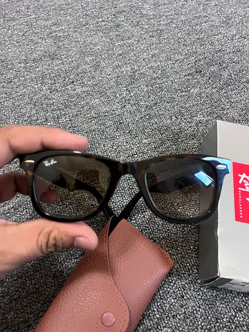 Pre-owned Ray-Ban men Black wayfarer Sunglasses with Case