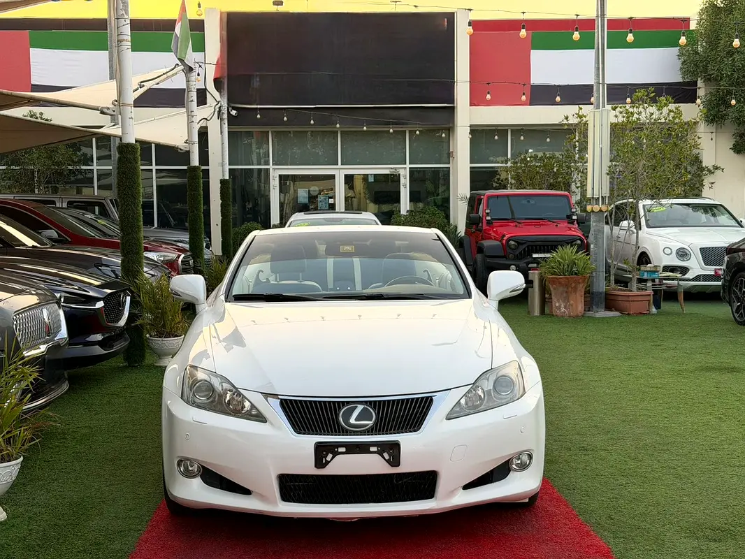 Lexus IS-Series 2010 — photo 1 of 20