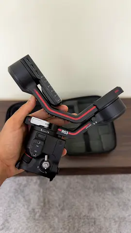 DJI RS3 Gimbal Combo with Case / Briefcase Handle / Vertical Mount