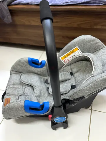 Selling Car Seat/ Carry Cot