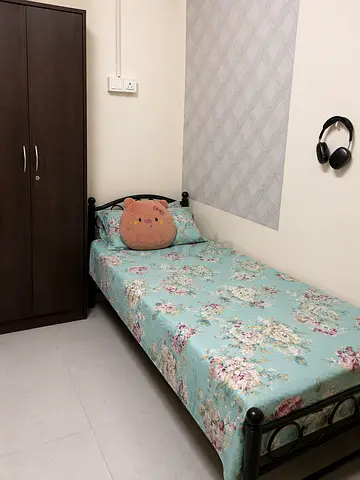 Single bed Bedspace - centrepoint metro for 2 ladies Rashidiya Dubai -to share room with 2 ladies