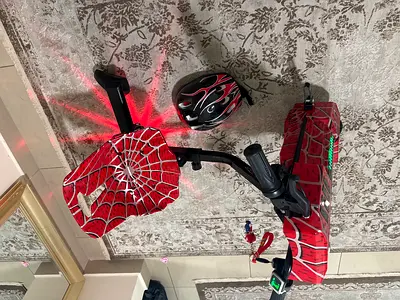 Kids 3-Wheel Scooter / Trike with Spider Design and Helmet