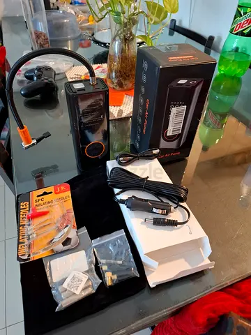 Portable Digital Tyre Inflator / Air Compressor -