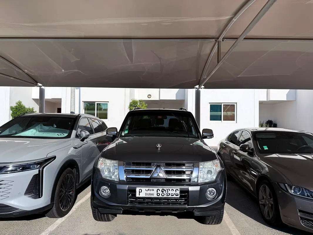 Mitsubishi Pajero 2014 — photo 1 of 10