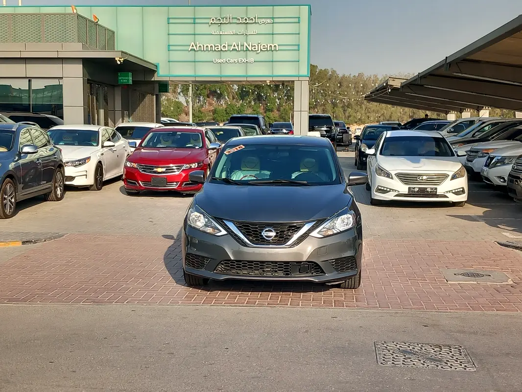 Nissan Sentra 2018 — photo 1 of 16