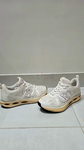 Valentino Garavani Vlogo Easyjog Sneakers in Leather  Fabric size 41