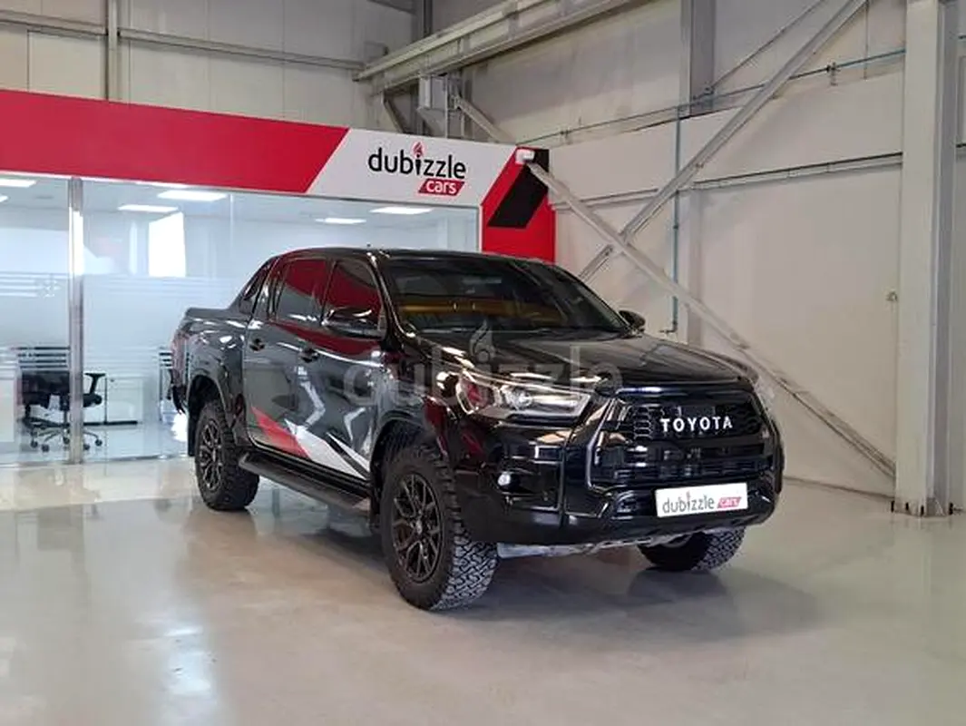 Toyota Hilux 2022 — photo 1 of 14