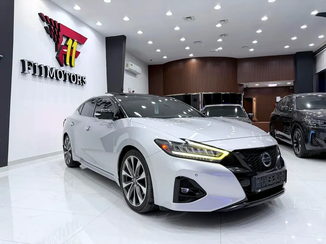 Nissan Maxima 2022 — photo 1 of 13