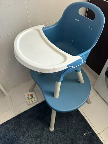 Simple blue baby high chair with removable tray - good condition