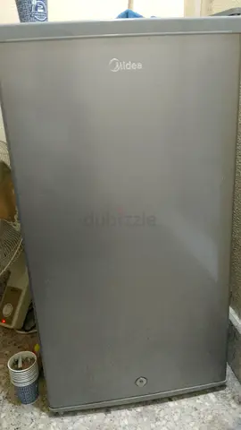 Small fridge for slae