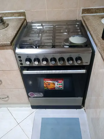 Used freestanding gas cooker with oven - 4 burners
