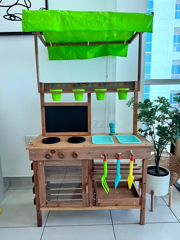 Mud kitchen with shade, functional tap and accessories