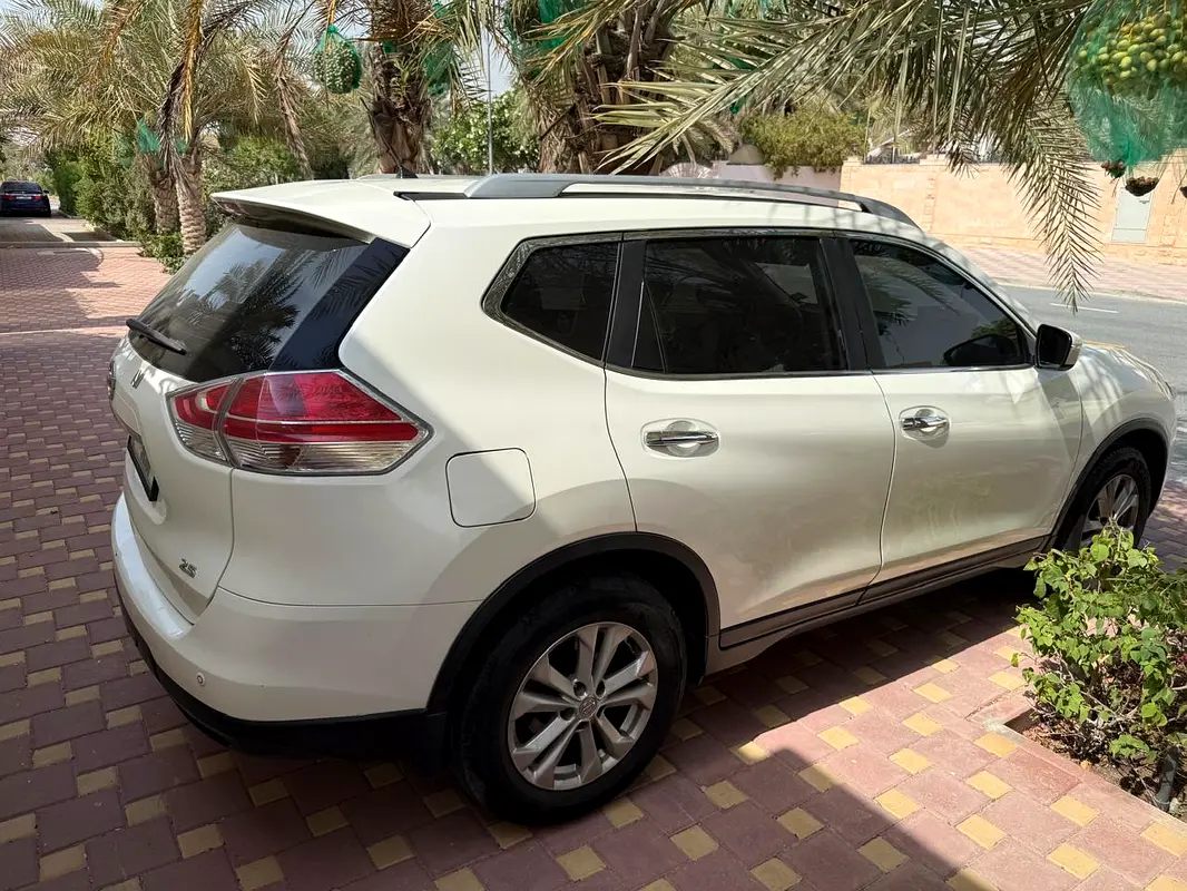 Nissan X-Trail 2015 — photo 1 of 8